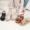 Sandálias de Couro Genuíno com Solado Macio para Mães Verão Antiderrapantes Confortáveis Sapatos de Praia para Meia-idade e Idosos Estampadas Planas Sapatos Femininos 620737