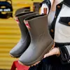 Botas de Chuva da Moda 2026 para Pais e Filhos, Botas de Chuva Forradas com Lã para Crianças, Botas de Água Impermeáveis e Antiderrapantes para Crianças Mais Velhas e Mais Novas, Sapatos de Borracha para Homens