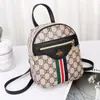 2025 Nueva Moda Accesorio de Mariposa Mochila Moda Mochila de Gran Capacidad de Alta Gama Popular Europeo y Americano Colorido Bloqueo de Color Mochila Pequeña