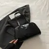 Bolsa Transfronteiriça 2025 Nova Bolsa Bolsa de Ombro Feminina Moderna e Versátil Retrô Trabalho Deslocamento Portátil Bolsa Bowling