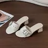 Sandalias de tacón grueso sin cordones con hebilla cuadrada de pedrería para mujer 2026 Verano Sandalias versátiles de tacón medio para ir al trabajo