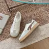 Verão 2026 Novo Comércio Exterior Tamanho Grande Feminino Casual Confortável Retro Tira Branca Moda Roupa Exterior Sapatos Individuais Tamanho Único