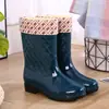 Novas Galochas de Chuva Fashion Erxiang de Xangai para Mulheres, Cano Médio e Baixo, Cor Caqui, PVC, Resistentes a Ácidos e Alcalis, Sapatos d'Água Rombos 839