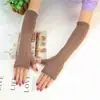 Mangas de Punto para Brazos Otoño e Invierno Mangas Falsas para Calentar Estilo Japonés Mangas Oscuras con Agujero para el Pulgar Color Sólido Lana Mangas Elásticas para Hombres y Mujeres