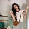 Dulce Sexy Lazo Bordado Blanco Camiseta de Manga Corta para Mujer Verano 2025 Nuevo Estilo Hombro Derecho Ajustado Top Corto