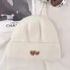 Gorro de lana tejido para mujer, estilo coreano de invierno, forma de corazón, protección cálida para las orejas, gorro para el frío, con felpa que hace que la cara se vea más pequeña, gorro versátil para pullover