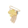 Broche de cadena de múltiples capas con borla y pez pequeño repujado vintage con colgante de perla artificial y concha azul, broche estilo marino