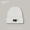 Gorro de Punto Bordado con Letra Simple Estilo Coreano Color Sólido Negro y Blanco Plegable Gorro de Canalé Otoño Invierno Casual Versátil para Hombres y Mujeres