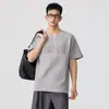 Camiseta de Manga Curta com Textura Fosca para Homem 2026 Verão Novo Estilo Design de Bordado com Letras Top Solto e Versátil
