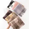 Bufanda Gruesa de Invierno 2025 Estilo Nuevo Cuadros Versátil para Mujer Borlas Moda Bufanda Cálida para el Cuello Cómoda Bufanda de Cachemir Sintético