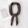 En Stock Bufanda Cuadrada de Satén de Seda de Color Sólido de 70 cm, Bufanda Cuadrada de Seda Artificial Estampada de Color Único, Accesorio para el Cabello de Ropa, Pañuelo Decorativo para la Cabeza, Se Puede Arrugar