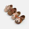 Zapatos de Cuero Gamuzado con Lazo de Dibujos Animados Retro para Niñas 2026 Otoño Nueva Moda Versátiles Suela Suave Zapatos Birkenstock