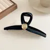 Grampo de cabelo de tubarão de luxo extra grande para mulheres, novo modelo de alta qualidade 2026, grampo de cabelo com pérolas estilo coreano versátil atacado