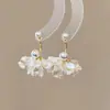 Nuevos Pendientes de Pétalos de Perla Elegantes de Moda Primavera y Verano, Pendientes Personalizados Simples y de Alta Gama, Exquisita Joyería para Orejas Estilo Nuevo