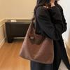 Bolsa de Mão para Ir ao Trabalho Versátil Bolsa de Ombro Moda Outono 2025 Versátil Bolsa de Axila Popular Bolsa Saco