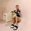 Pantuflas de algodón peluche con lazo, nuevo estilo para interior y exterior, tamaño pequeño, en stock, pantuflas cómodas y esponjosas