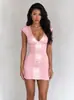Conjunto de principios de otoño para mujer europeo y americano M26D658: un vestido sencillo, de color liso, con escote en V pronunciado, que estiliza y se ajusta al cuerpo, con falda corta
