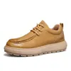 Sapatos Casuais Masculinos de Couro Respirável de Primavera e Outono com Sola Grossa Novo Retrô Moderno Outdoor Cano Baixo Tênis Esportivos Sapatos Masculinos
