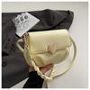 Bolsa Suave Versátil de Verano 2026 tipo Nube con Hebilla de Corazón de Melocotón Fresco, Bolso Redondo Pequeño Plegado, Bolso de Mano de Moda, Bolso de Hombro para Mujer