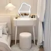 Tocador blanco sencillo para dormitorio, tocador moderno minimalista para apartamento pequeño, tocador de maquillaje calmante estilo wabi-sabi crema de lujo ligero