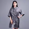 Bata para cliente de tinte de pelo en barbería Paño para teñir el pelo de servicio al cliente Ropa de trabajo Delantal Corte de pelo Permanente Teñido Aceite para tratamiento del cabello Manga larga