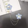 Recomendado en Xiaohongshu Calcetines de pata de gallo con flor de cinco pétalos, Decoraciones para equipaje, Accesorios de tela con borlas de camelia, Pegatinas de tela diy