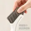 Escova de limpeza extensível para uso doméstico, projetada para limpar frestas de janelas e pisos, rejuntes de banheiro e vaso sanitário, e outros espaços estreitos