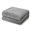 Manta de franela directa de fábrica, en stock para ventas transfronterizas, manta para siesta en la oficina, manta pequeña de verano para aire acondicionado, personalizable