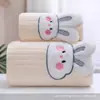 Toalha de Banho em Fleece Coral, Macia e Fofa, com um Grande Design de Cabeça de Coelho, Toalha de Rosto Espessa, Toque Delicado, Alta Qualidade, Não Solta Fiapos
