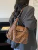 Bolso tote popular de estampado de leopardo estilo coreano diseño de nicho transfronterizo para mujer, gran capacidad, tendencia retro, bolso de un solo hombro, bolso de viaje