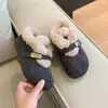 Cubierta de talón más felpa invierno 2026 zapatos de algodón para mujer aumento de altura interior zapatos cálidos boca de luna velcro mágico zapatos de algodón estilo nuevo