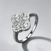 Anillo de Plata de Ley S925 con Trébol de Cuatro Hojas Transfronterizo Europeo y Americano para Mujer, Diseño de Nicho, Estilo de Commuter a la Moda, Anillo de Moissanita de Lujo Ligero
