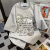 Camiseta de Manga Corta Gris Claro con Estampado de Letras de Cachorro Divertido Nuevo Verano 2025 Versátil Divertido Estilo Universitario