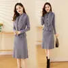 Conjunto feminino chique e estiloso, coleção outono e inverno 2026, conjunto de duas peças com colete patchwork e vestido suéter de tricô, comprimento médio