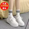 Zapatillas blancas de suela gruesa para mujer 2026 nuevo modelo primavera-verano para aumentar la altura casual transpirables deportivas superventas