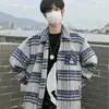 Jaqueta Masculina Fashionável Chique de Alta Qualidade para Outono, Jaqueta Versátil Listrada Elegante e Moderna com Gola Reversível para Jovens Homens