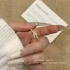 Anillo Dorado Retro con Circonita Microincrustada para Mujer, con un Estilo Único y Sofisticado, Adecuado para el Dedo Índice, con un Diseño de Lujo Ligero y de Nicho