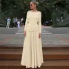 Vestido longo de manga comprida com ombros à mostra, franzido, torção na cintura e barra ampla, estilo europeu e americano, elegante vestido de noite