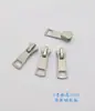 Cabeça de zíper de fábrica em estoque Não. 3 Não. 5 Não. Bolsa com zíper e puxador inferior de metal prateado brilhante com 8 pérolas