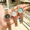 Novo relógio feminino de moda com movimento de quartzo de três ponteiros, mostrador redondo, pulseira de aço inoxidável, função de calendário, atacado de relógio de pulso feminino