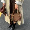As Bolsas Pequenas Populares Deste Ano para Mulheres no Outono e Inverno São Versáteis Nova Bolsa Transversal Retro Simples Bolsa Carteiro Bolsa Saco 2025