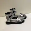 Sandálias infantis da moda 2026 novo modelo de verão para meninas sapatos romanos sapatos de praia para meninas sapatos de princesa para bebês com sola macia