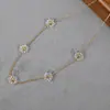 Collar de Flores de Vidrio Transparente, Lujo Ligero, Cadena Suave y Delicada, Versátil para el Trabajo, Joyería Exquisita, Accesorios de Diseño de Nicho