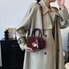 Bolsa de Crowdsourcing Pequena de Luxo Feminina Outono e Inverno 2024 Nova Bolsa Transversal Retro Fosca Bolsa de Bowling Portátil Feminina