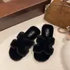 Pantuflas de mujer estilo europeo de suela plana, nuevo diseño simple para usar en exteriores, pantuflas de algodón de lujo ligero para otoño e invierno, 2026 rojo