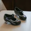 2026 Novos Sapatos de Salto Alto Estilo Coreano para Meninas com Laço, Sapatos de Princesa para Crianças Maiores, Sapatos de Couro para Performance de Dança