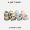 Nueva colección de otoño de zapatos para caminar antideslizantes y de suela blanda para bebés, adecuados para niños y niñas de 0 a 1, 2, 3 años, zapatos funcionales para niños pequeños, diseñados para prevenir lesiones en los dedos del pie.