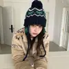 Nuevo Gorro de Punto Estilo Coreano 2025 para Mujer, Cálido para Otoño e Invierno con Protección para Orejas Gorro Lei Feng, Versátil para Adelgazar la Cara Gorro de Lana