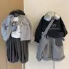 Ropa Infantil Estilo Coreano Conjunto de Otoño para Niños 2026 Elegante Chaqueta Fina de Cuadros Moda Bebé Pantalones Casuales Modernos