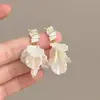 Pendientes de Perlas con Lazo de Lunares para Mujer, Pendientes de Lujo Ligero y de Gama Alta, Modernos y Versátiles para el Trabajo, Pendientes de Diseño Nicho